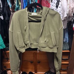 Elwood clothing babydoll crop hoodie